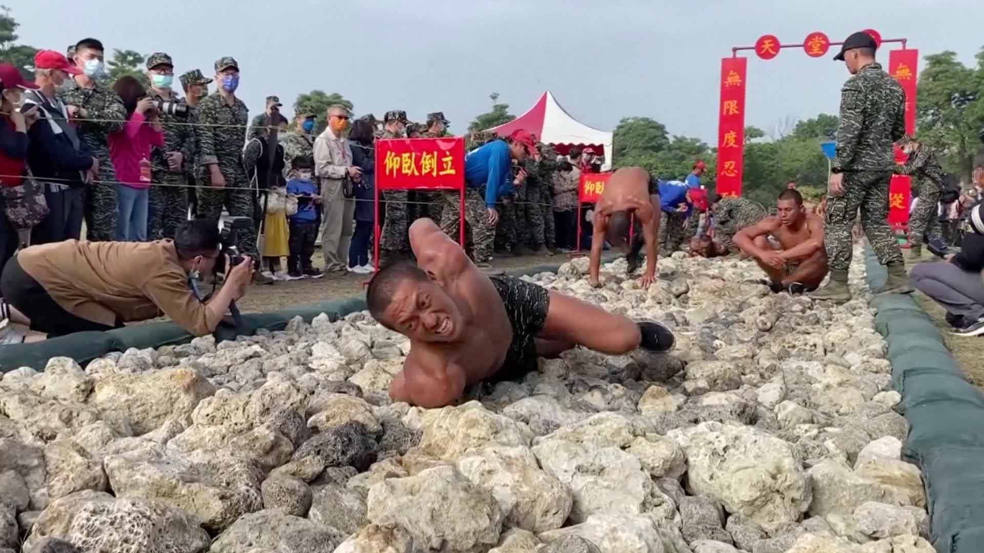 Il durissimo addestramento dei soldati di Taiwan