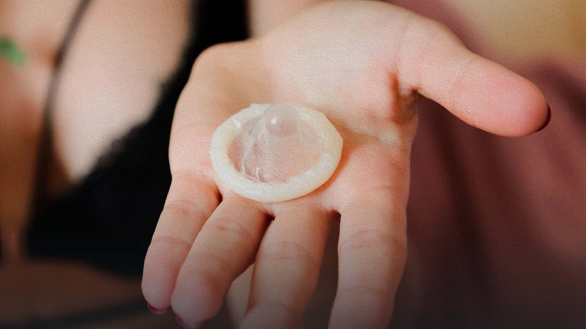 Togliersi il preservativo di nascosto è reato in molti paesi, ma non in Italia
