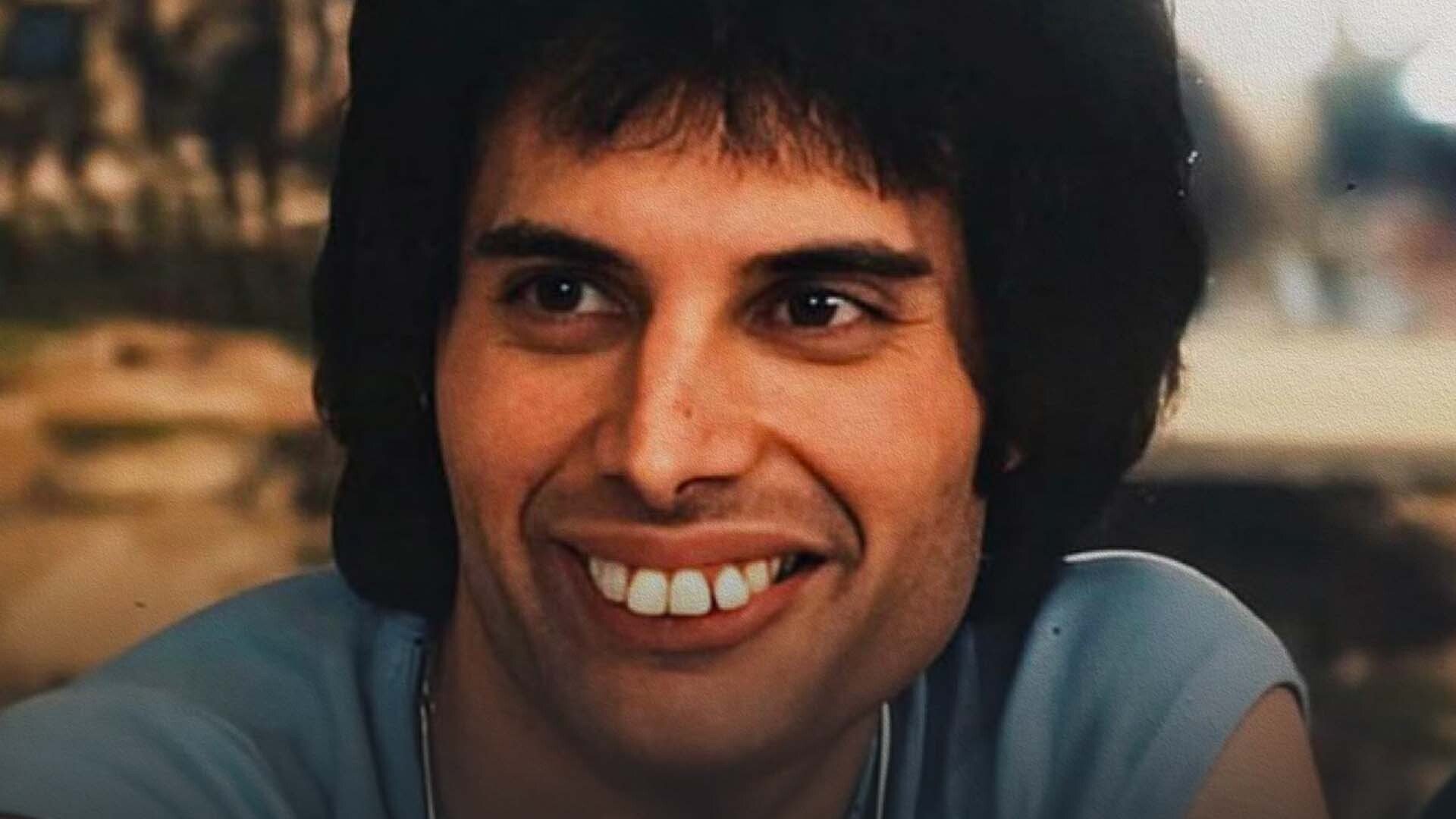 I denti di Freddie Mercury hanno segnato le sorti dei Queen (e dei Sex Pistols)