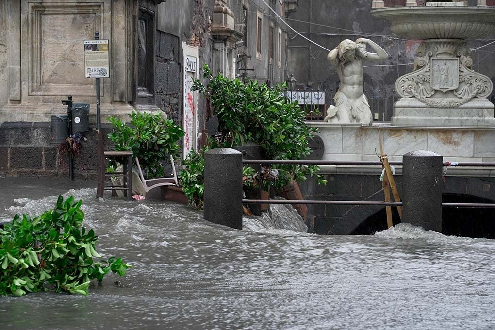 L’alluvione a Catania dello scorso ottobre in seguito al tornado - foto di Antonio Parrinello/REUTERS