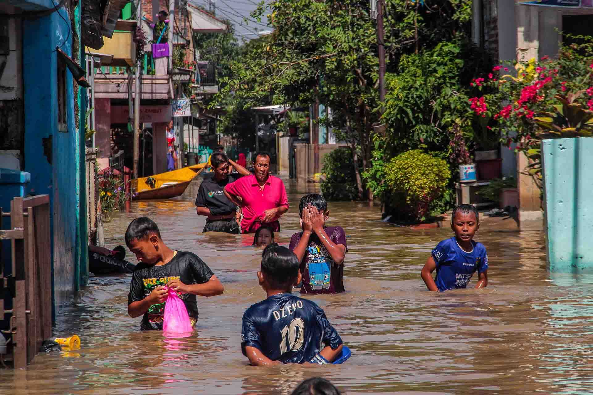 Le alluvioni in Indonesia a novembre - foto di Algi Febri Sugita / SOPA Images/Sipa USA/REUTERS