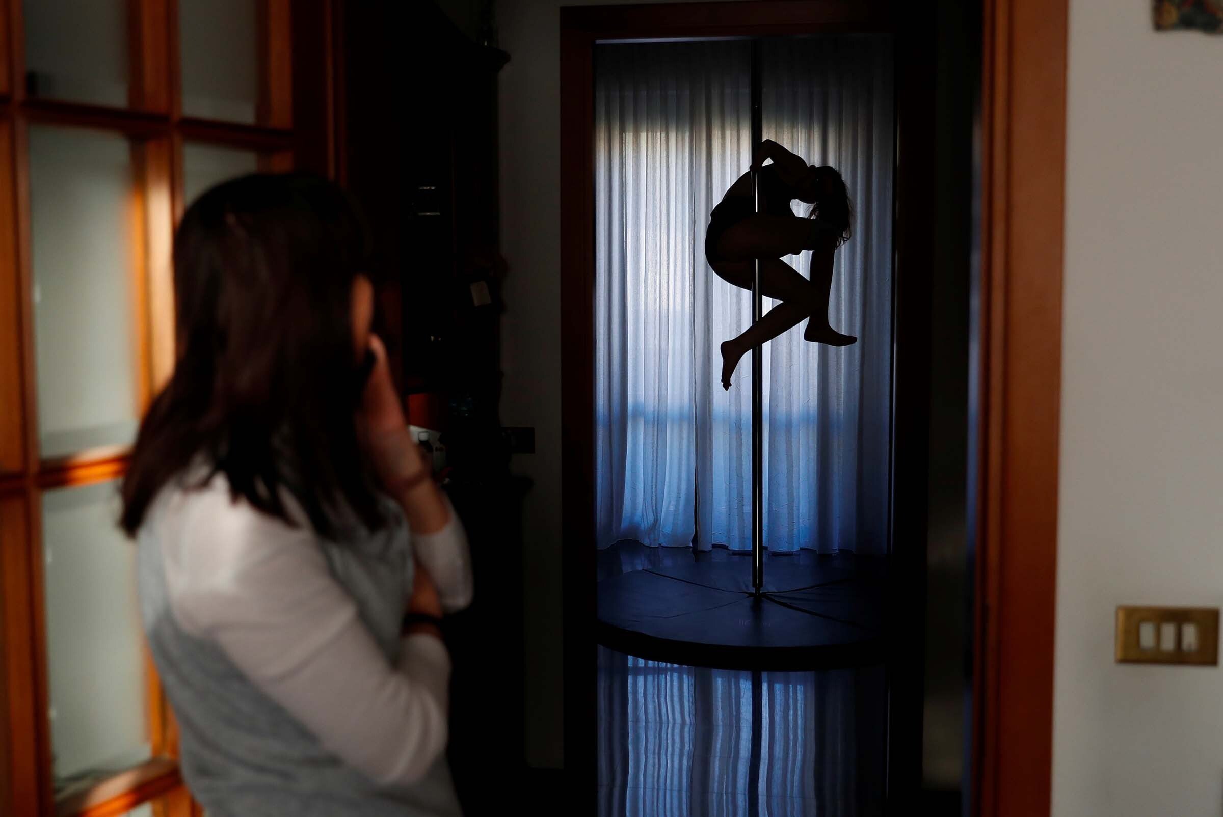 Francesca si allena a casa - foto di Yara Nardi/REUTERS