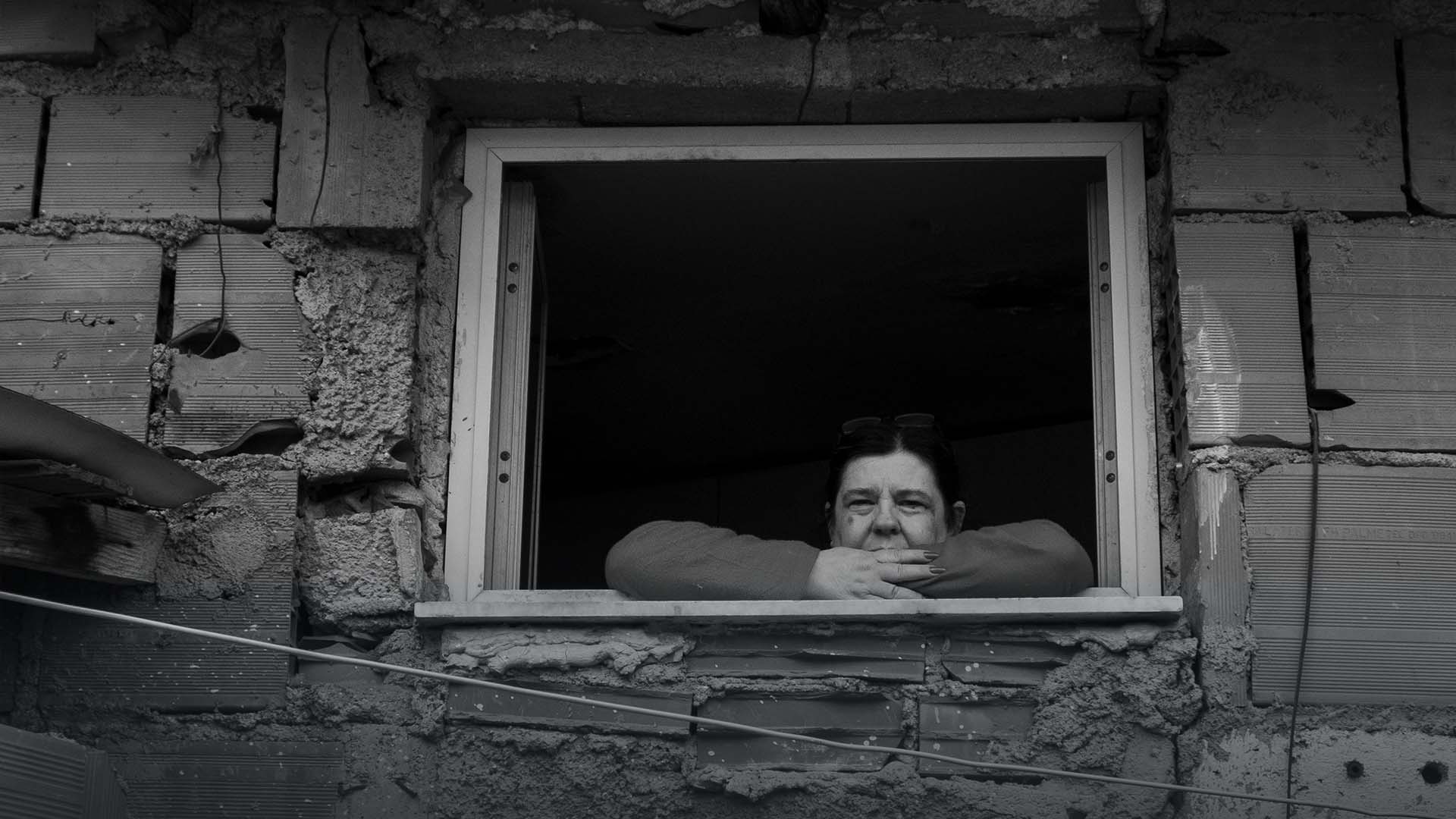 Persone che cercano di vivere con dignità nelle baracche di Messina