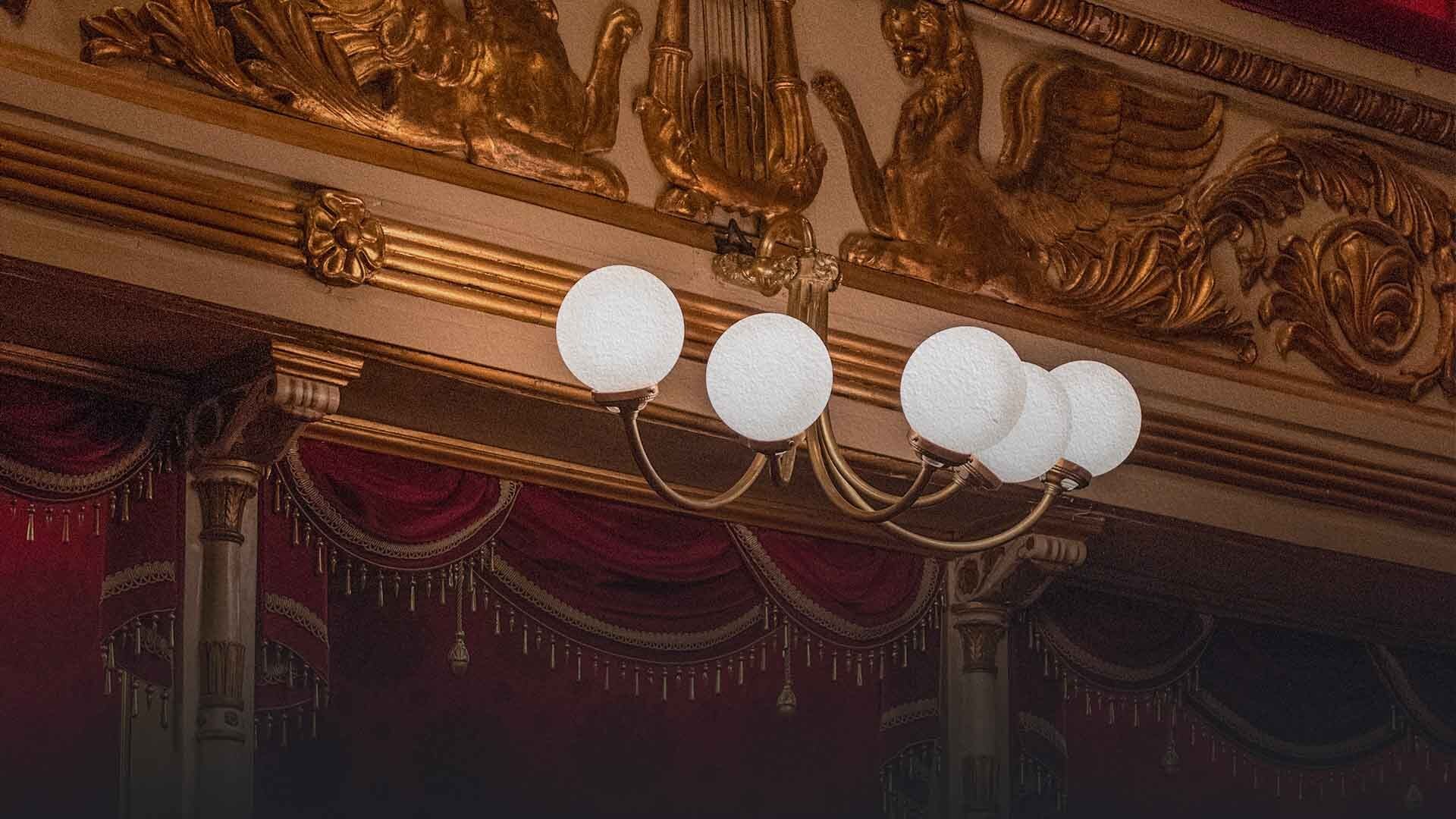 Alla Scala debuttò la luce elettrica in Italia. Oggi la Prima è Diffusa in tutta la città