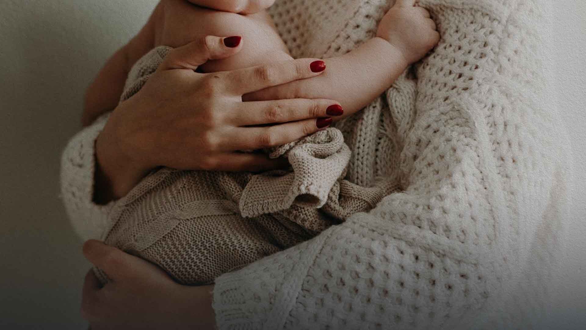 In Italia la maternità surrogata è reato. Ma per molti è l’unica strada per diventare genitori